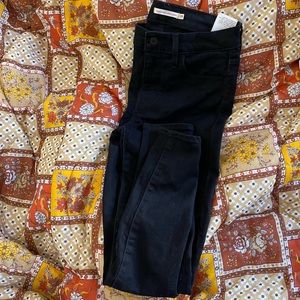 Levi’s 720 high waisted skinny black jeans size 28